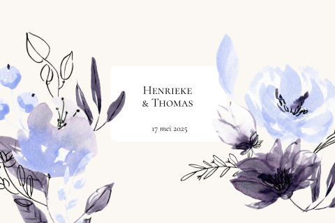 stijlvolle trouwkaart met blauw paarse bloemen waterverf