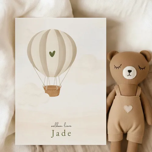 Neutraal beige geboortekaartje met luchtballon