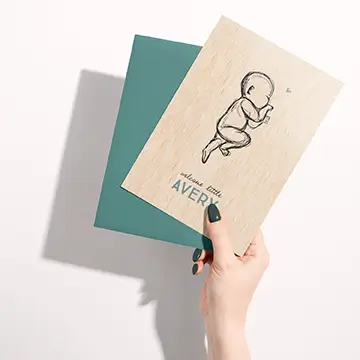 houten geboortekaartje lijntekening baby